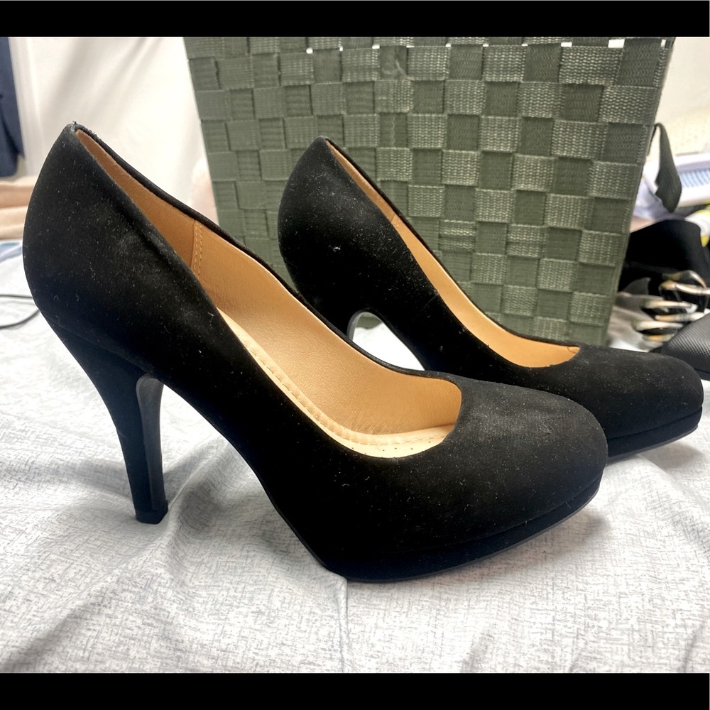 Black pump heels